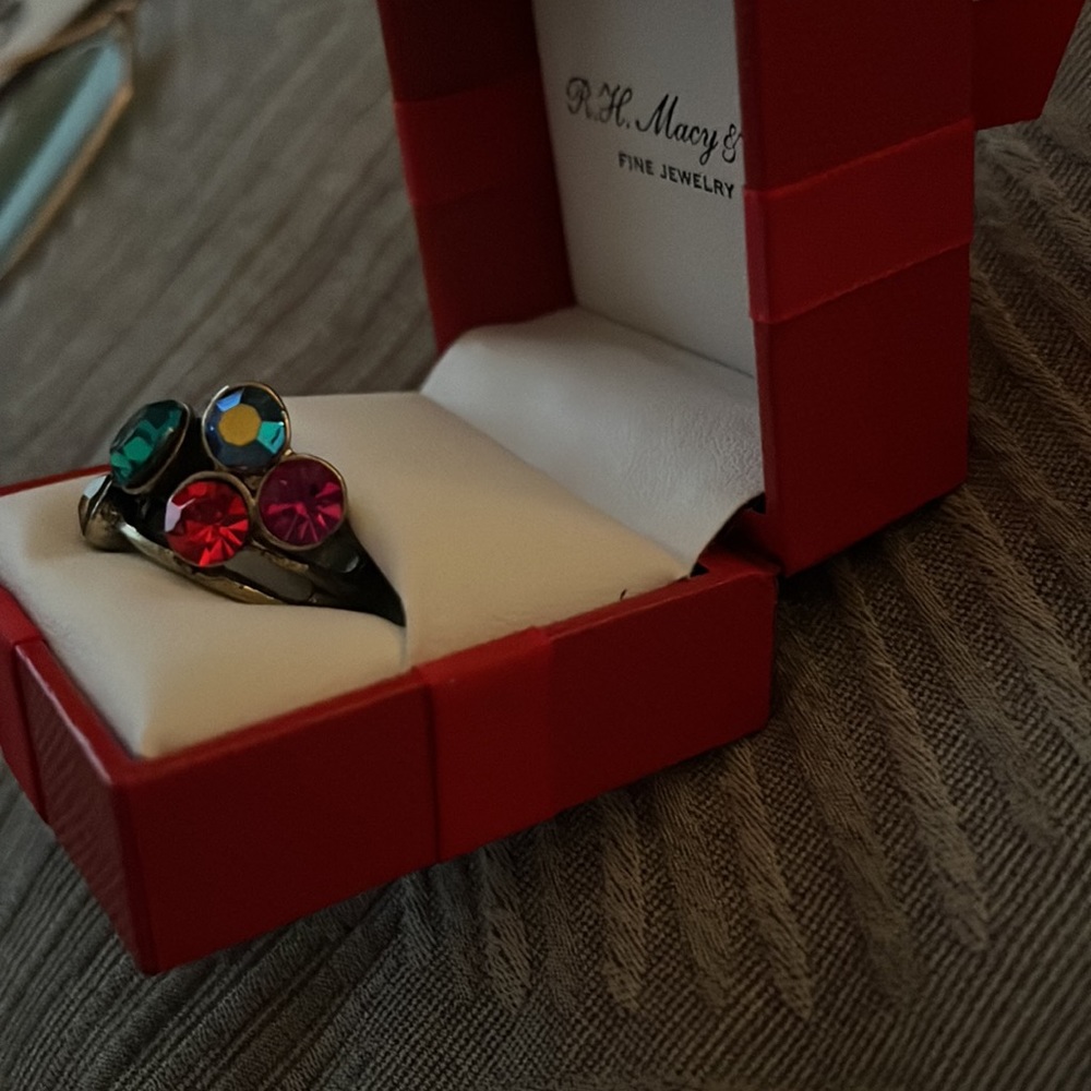 Size 7 Statement Ring - Picture 2 of 3